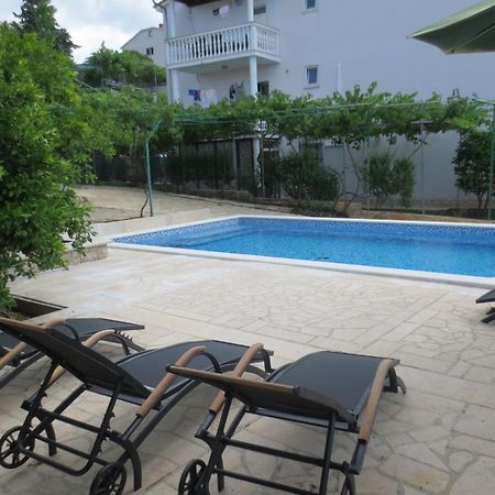 Apartamento Zimmer F2 Pula Exterior foto