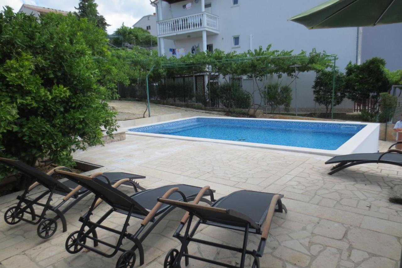 Apartamento Zimmer F2 Pula Exterior foto