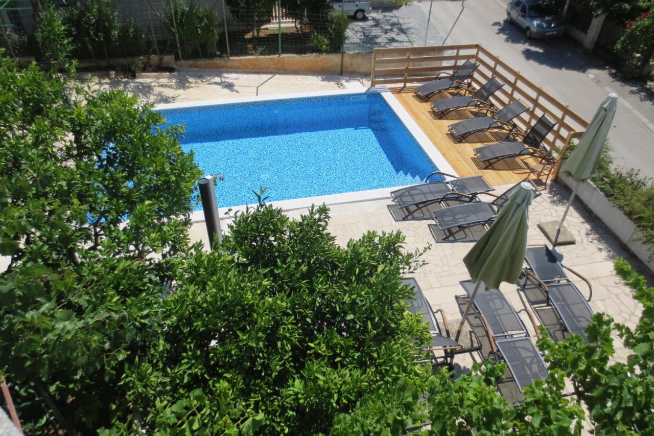 Apartamento Zimmer F2 Pula Exterior foto