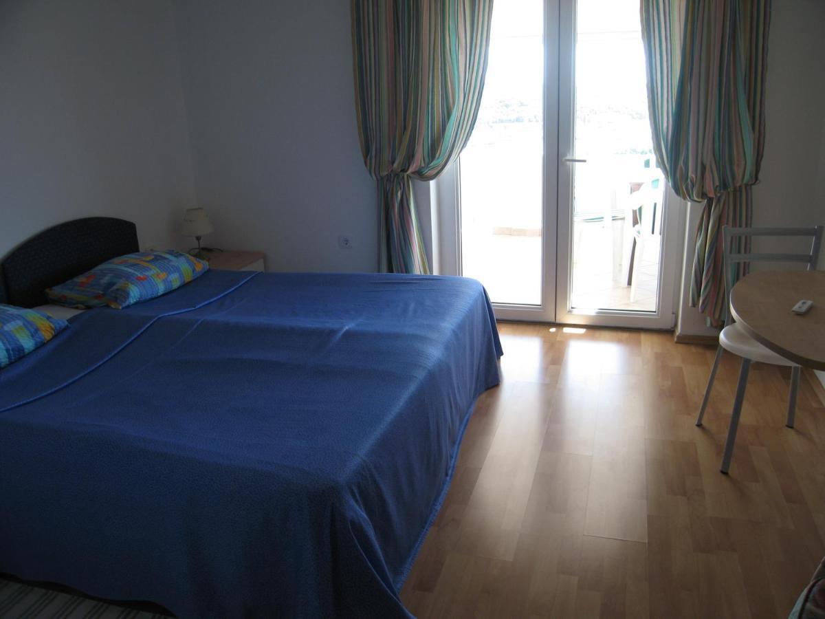 Apartamento Zimmer F2 Pula Exterior foto